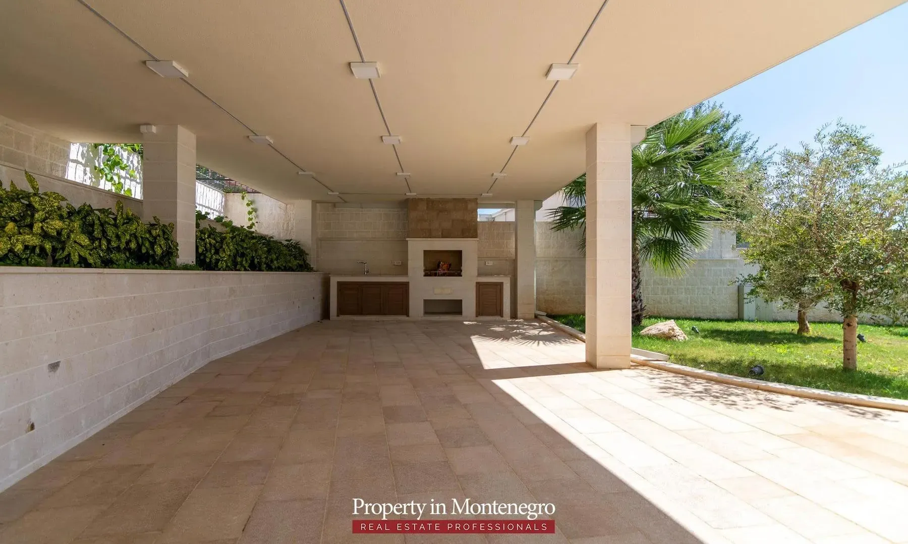 Sale, house, 400m², Bečići, Budva