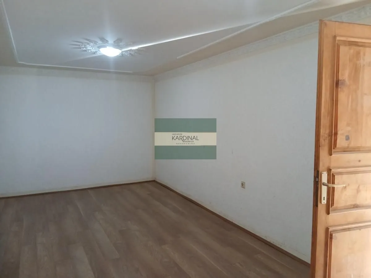 Sale, house, 536m², XI Kongres, Paraćin