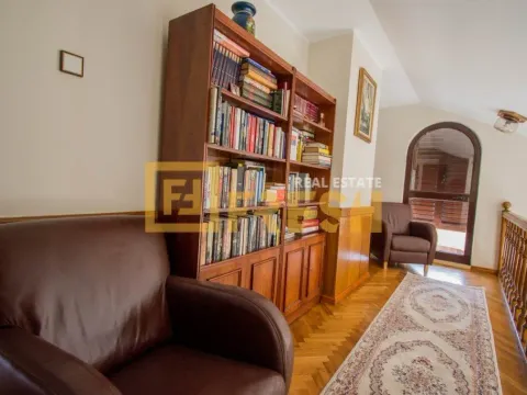 Sale, house, 250m², Tološi, Podgorica - image 13