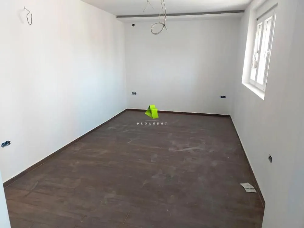 Rent, office space, 240m², Medijana, Niš
