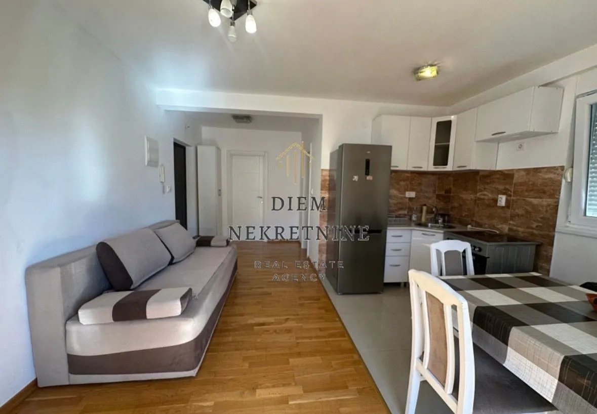 Izdavanje, dvosoban stan, 53m², Igalo, Herceg Novi