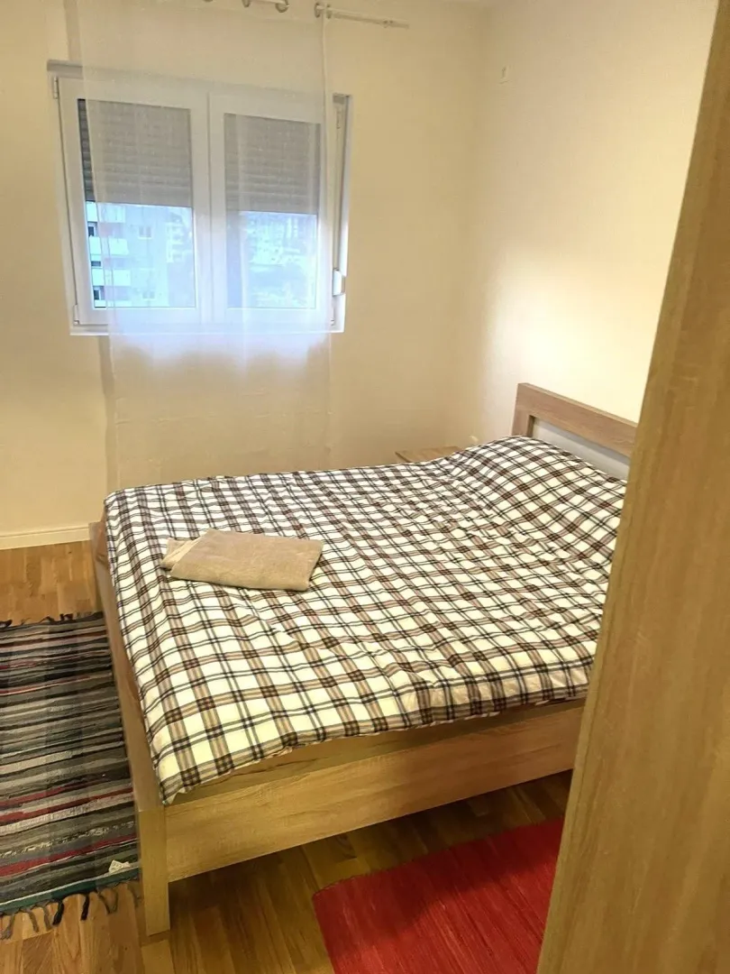 Izdavanje, jednosoban stan, 40m², Pobrežje, Podgorica
