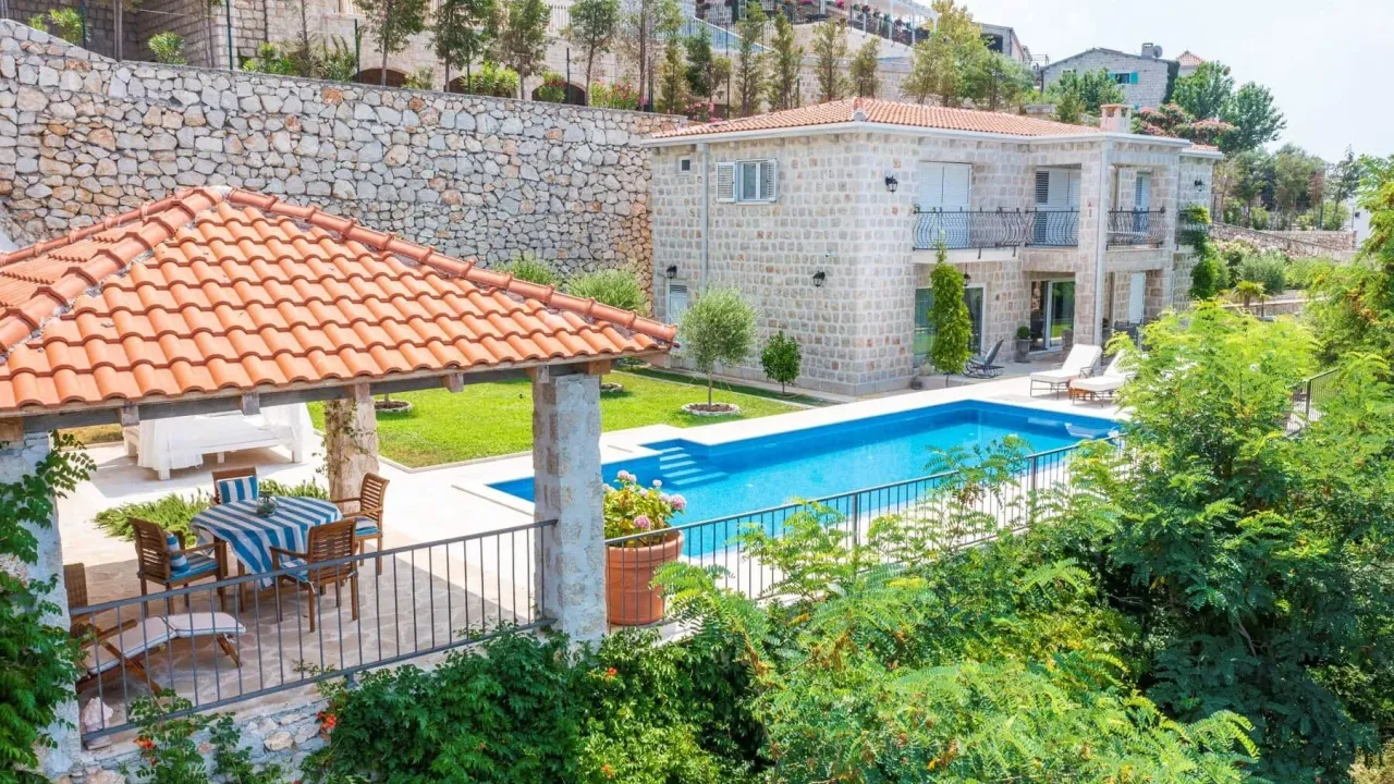 Izdavanje, kuća, 350m², Budva, Crna Gora