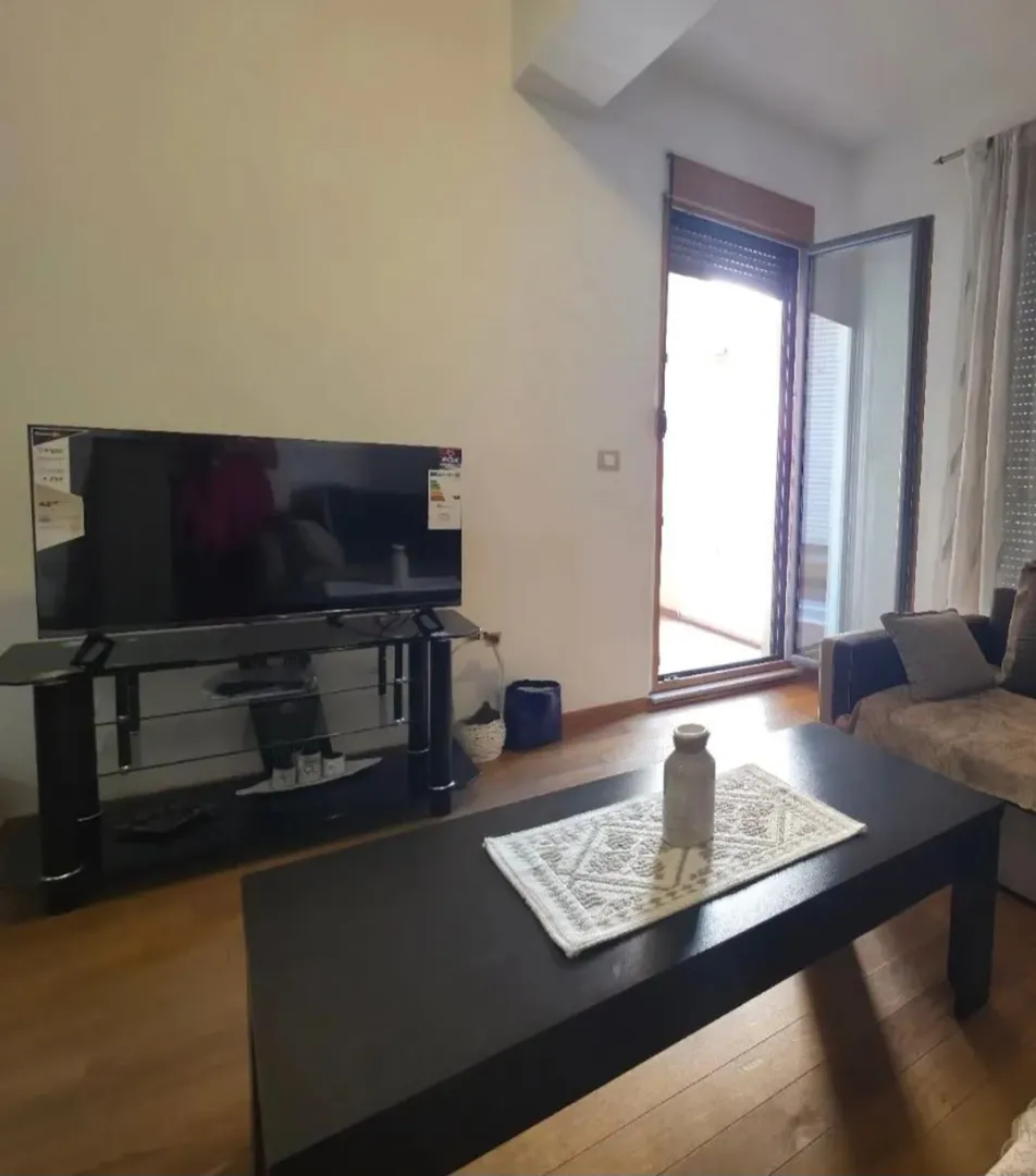 Izdavanje, jednosoban stan, 46m², Krivi Most, Podgorica