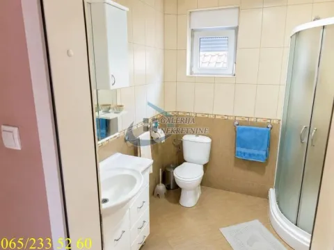 Prodaja, kuća, 190m², Centar, Inđija - image 12