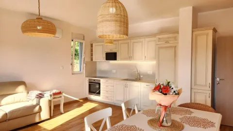 Rent, three bedroom apartment, 65m², Budva, Crna Gora - image 4