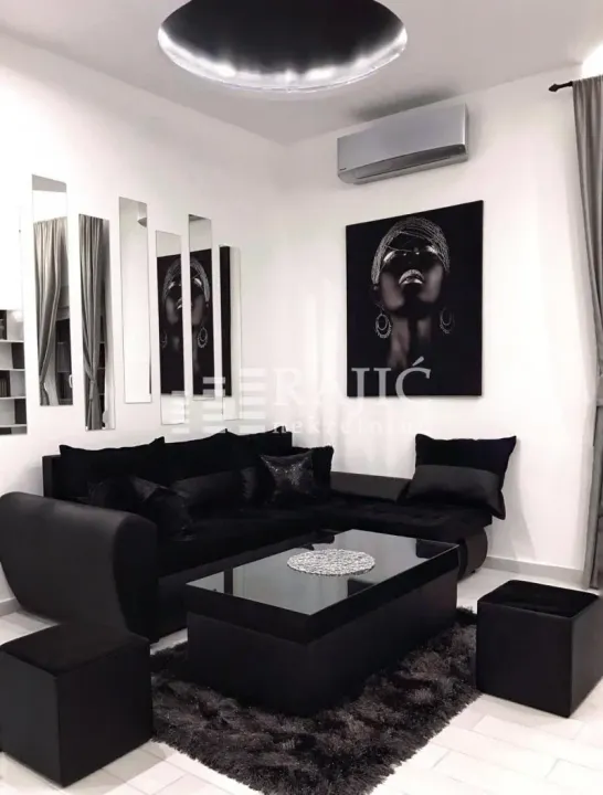 Izdavanje, trosoban stan, 98m², Stari Grad, Beograd