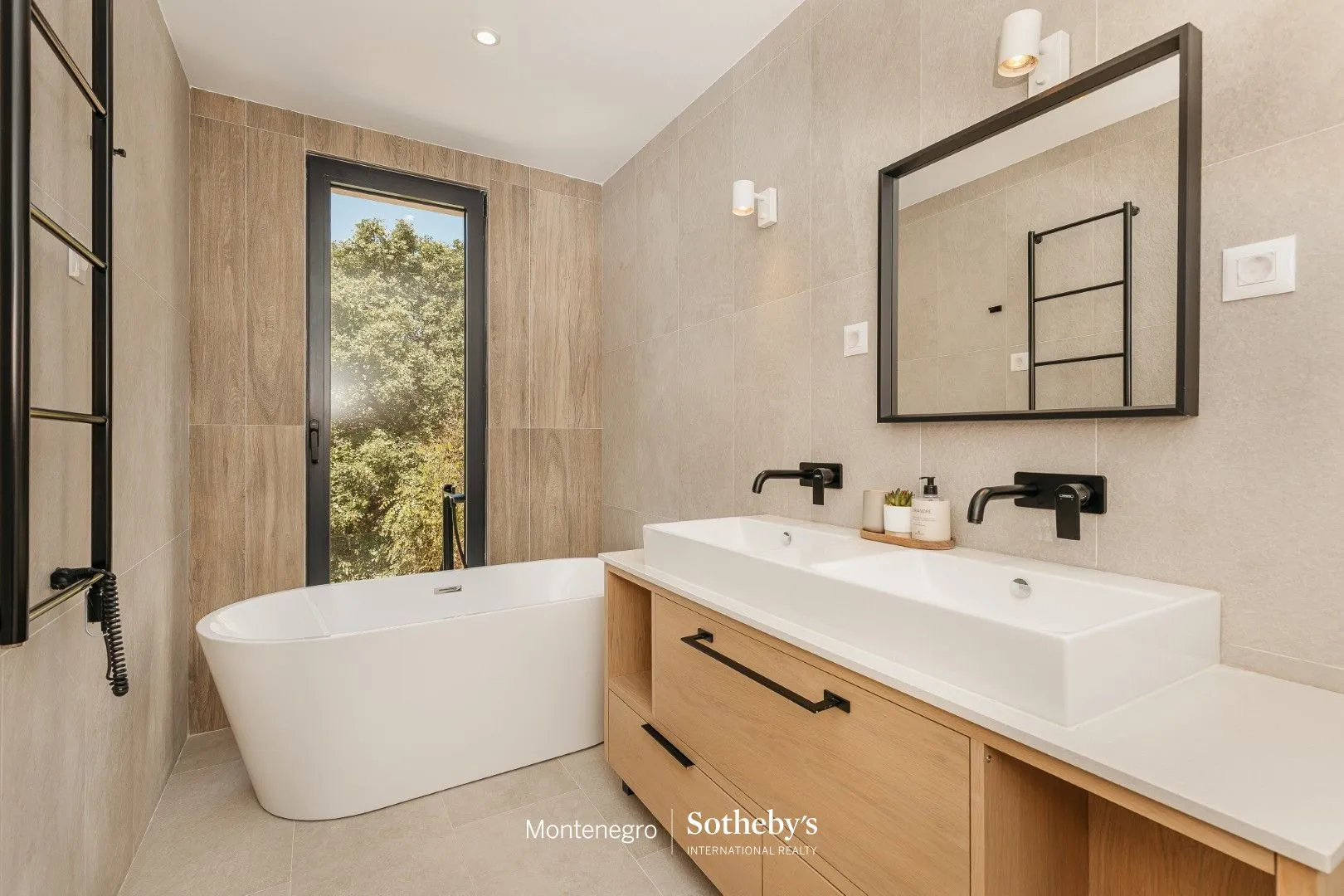 Sale, house, 250m², Blizikuće, Budva