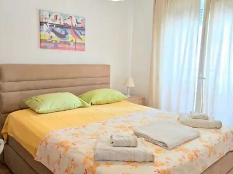 Rent, one bedroom apartment, 47m², Budva, Crna Gora - image 9