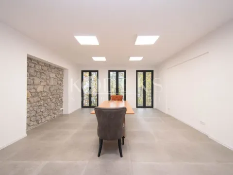 Izdavanje, poslovni prostor, 120m², Centar, Podgorica - image 1
