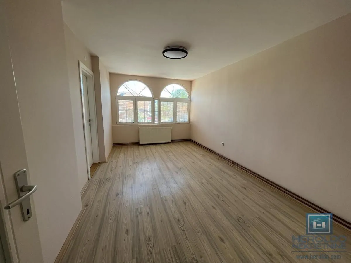 Prodaja, kuća, 400m², Centar, Jagodina