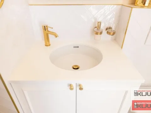 Izdavanje, četvorosoban stan, 135m², Tatarsko brdo, Petrovaradin - image 30