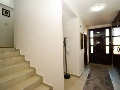 Prodaja, kuća, 300m², Stari Aerodrom, Podgorica - image 9