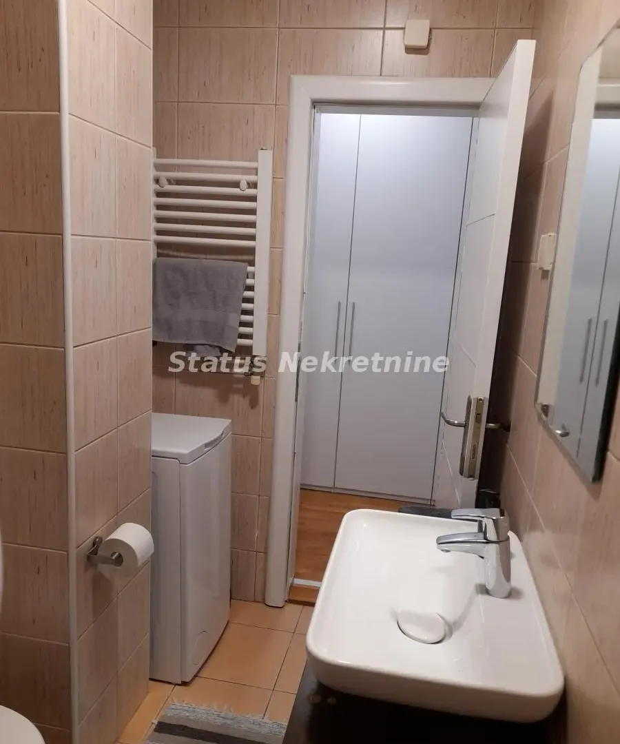 Prodaja, jednosoban stan, 42m², Sajmište, Novi Sad