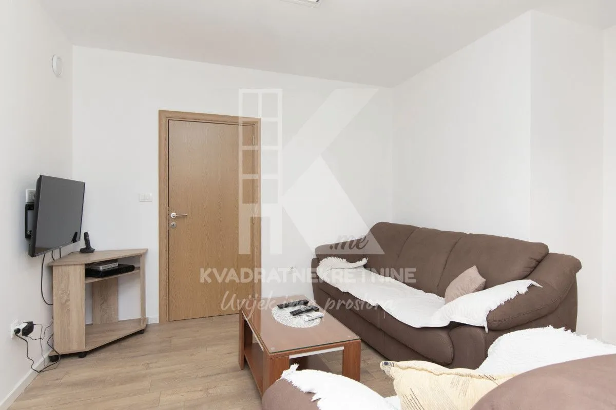 Izdavanje, dvosoban stan, 68m², Gintaš, Podgorica