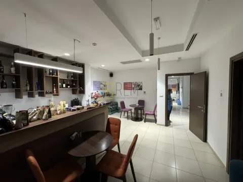 Sale, office space, 370m², Blok 9, Podgorica - image 10