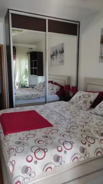 Furnished bedroom with a double bed and a large mirrored wardrobe. - image 5