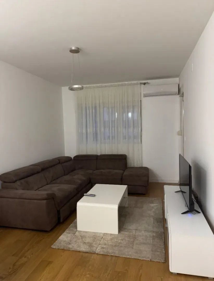 Izdavanje, jednosoban stan, 50m², Central Point, Podgorica