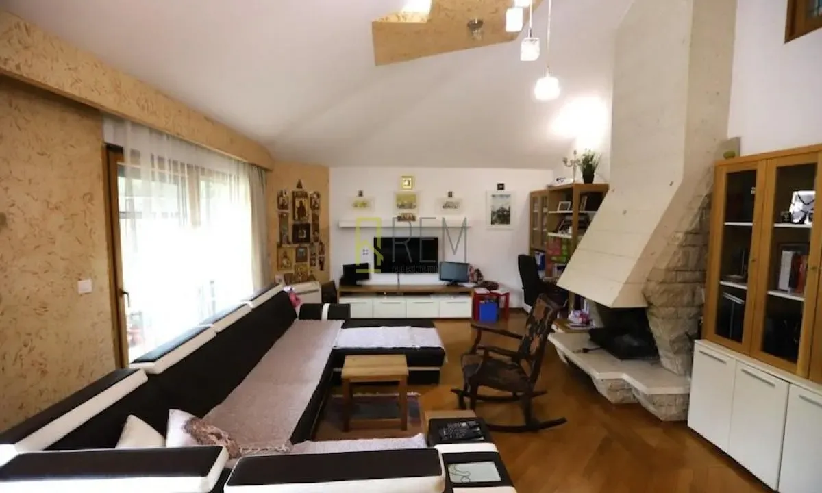 Prodaja, trosoban stan, 136m², Centar, Podgorica