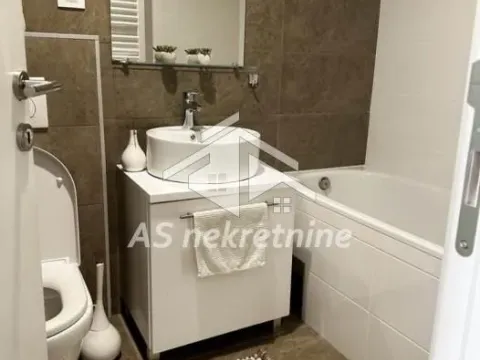 Izdavanje, trosoban stan, 70m², Zemun Cara Dušana, Zemun Sve Podlokacije - image 13