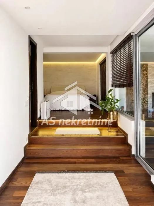 Izdavanje, četvorosoban stan, 160m², Vračar Hram, Vračar Sve Podlokacije