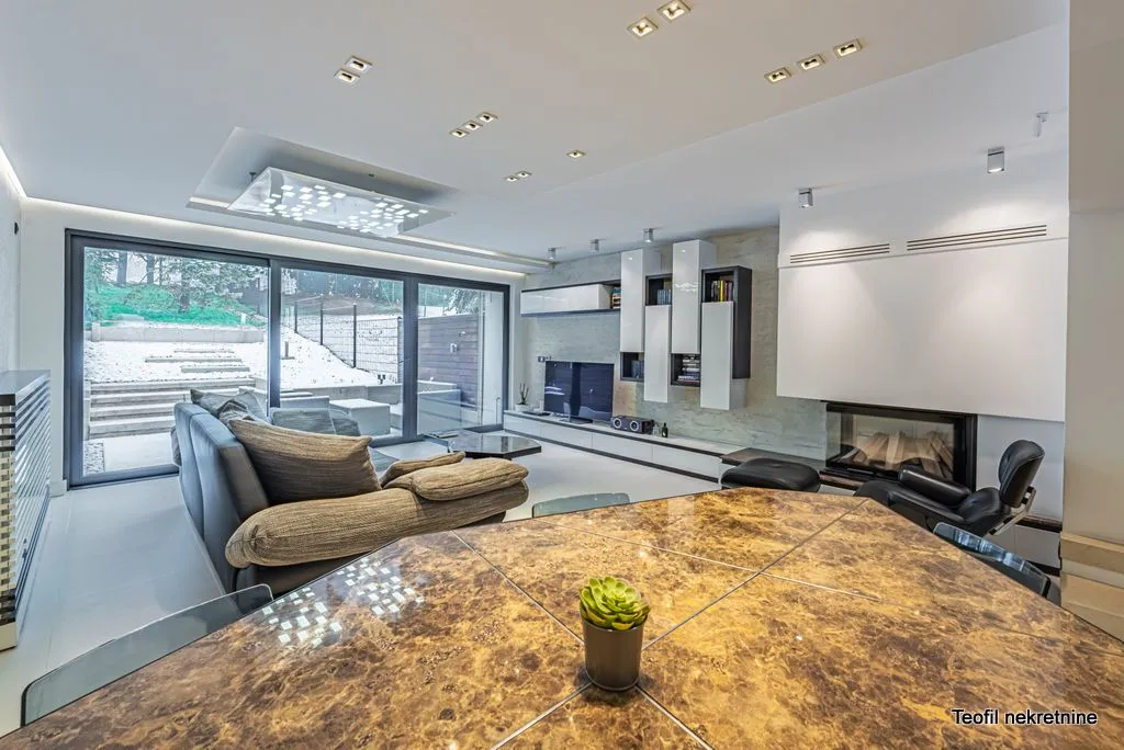 Sale, house, 305m², Čukarica, Beograd