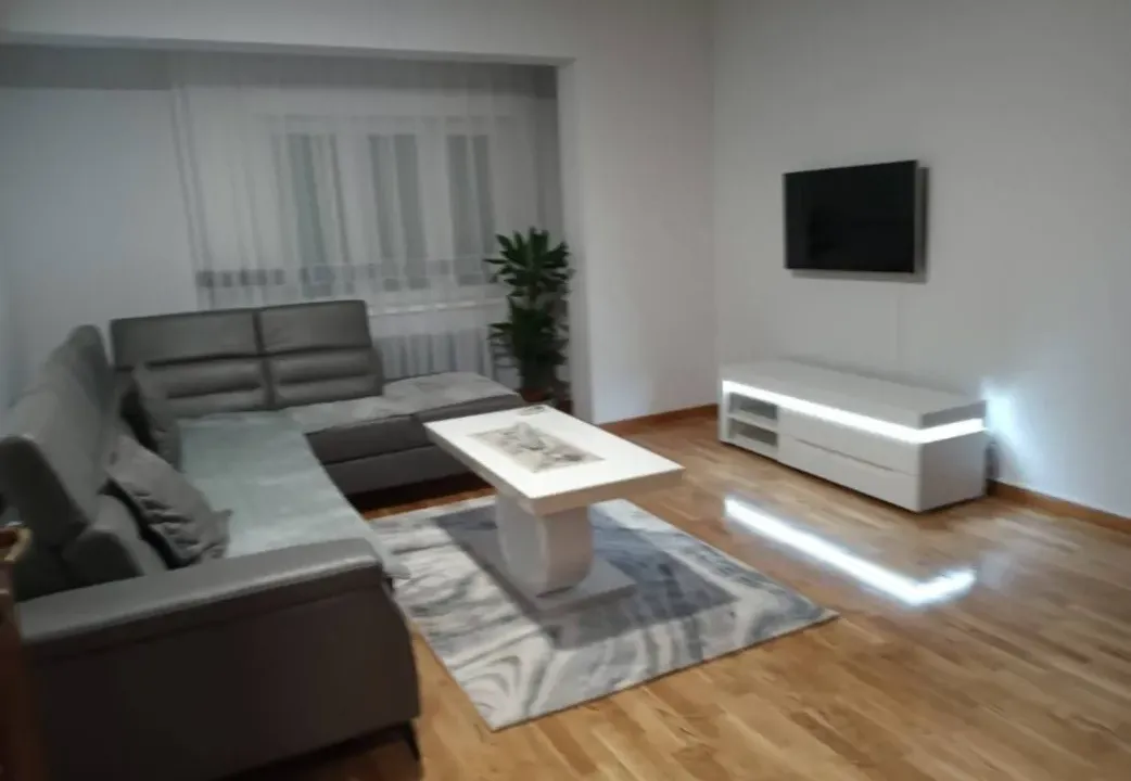 Izdavanje, jednosoban stan, 53m², City Kvart, Podgorica