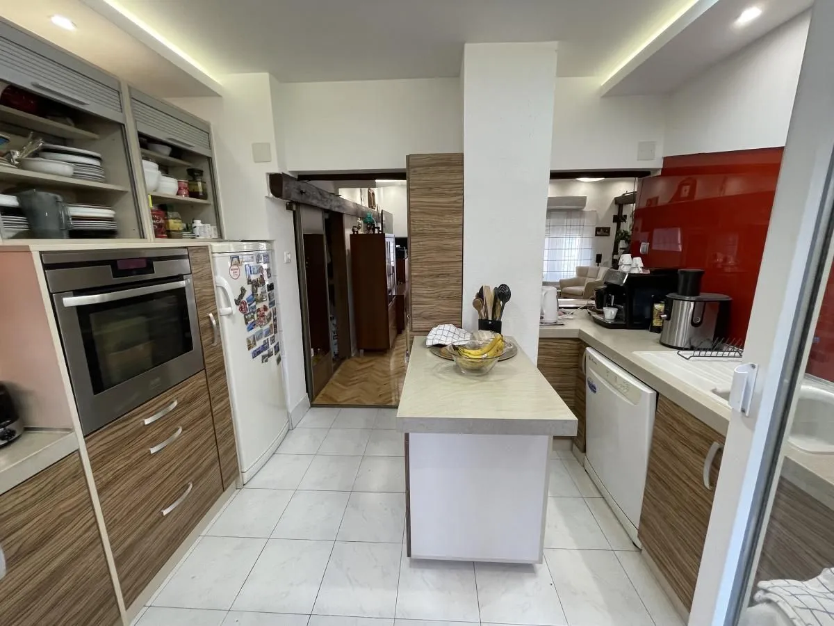 Prodaja, trosoban stan, 95m², Centar, Novi Sad