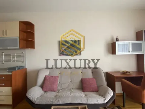 Izdavanje, jednosoban stan, 30m², City Kvart, Podgorica - image 1