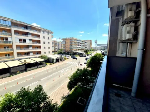Izdavanje, trosoban stan, 75m², City Kvart, Podgorica - image 10