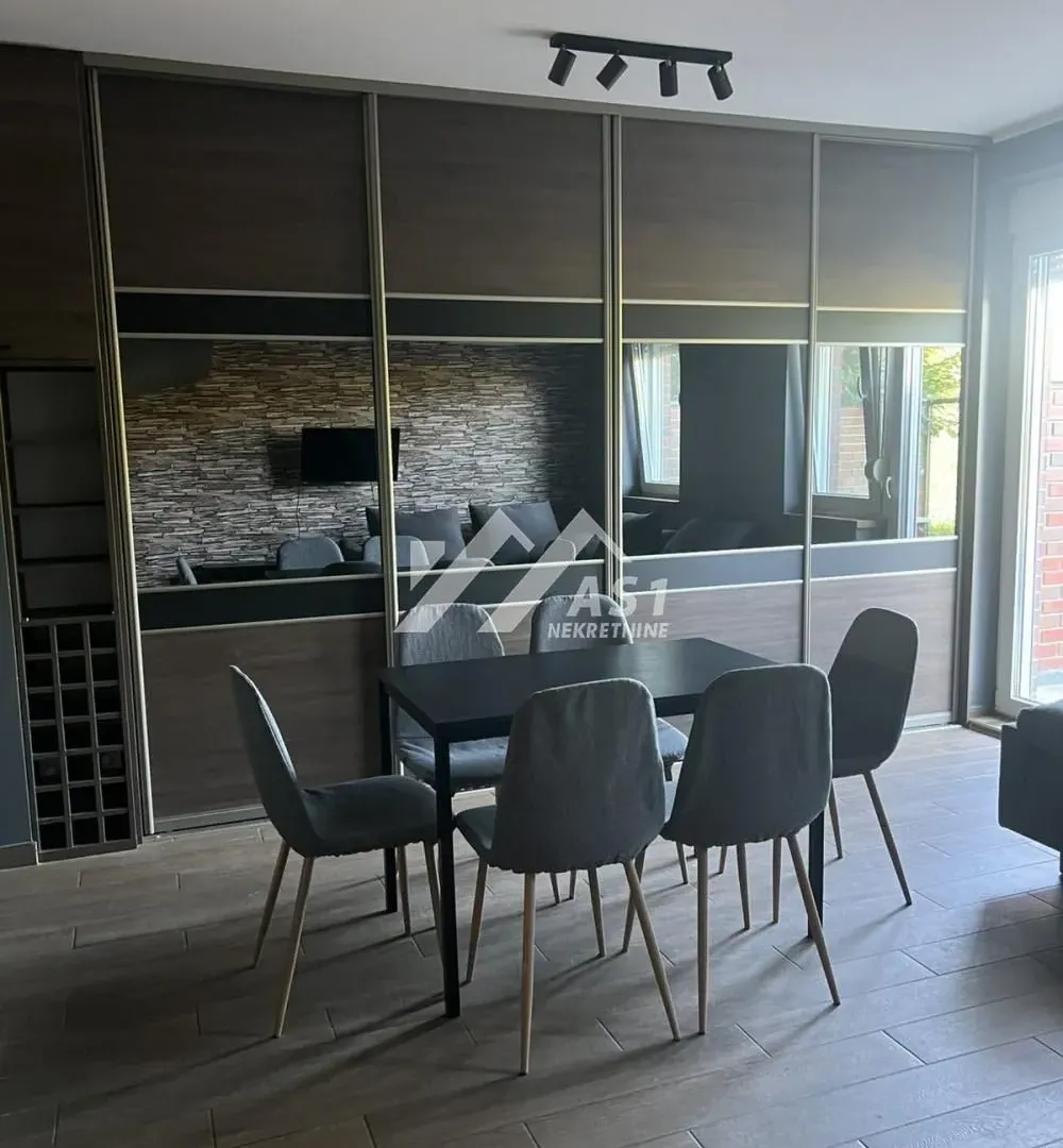 Prodaja, četvorosoban stan, 73m², Karagača, Petrovaradin