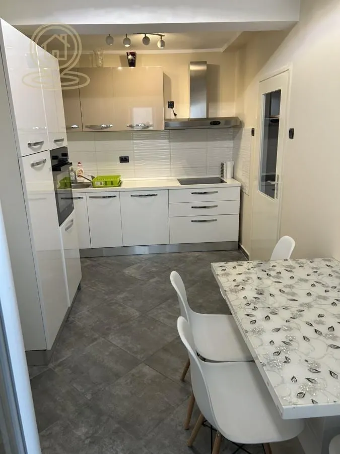 Izdavanje, dvosoban stan, 53m², Nova Detelinara, Novi Sad Sve Podlokacije