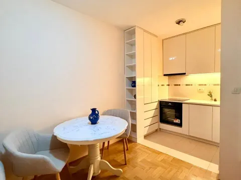 Izdavanje, jednosoban stan, 40m², Stari Aerodrom, Podgorica - image 3