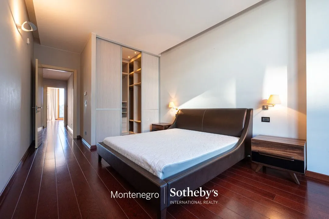 Izdavanje, trosoban stan, 204m², Kod Capital Plaze, Podgorica