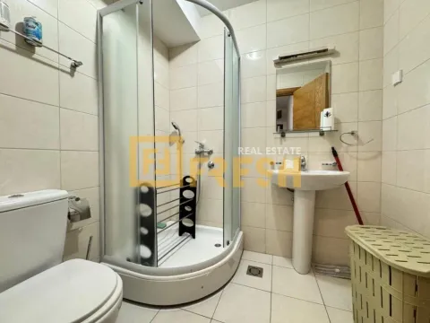 Izdavanje, trosoban stan, 86m², Stari Aerodrom, Podgorica - image 13
