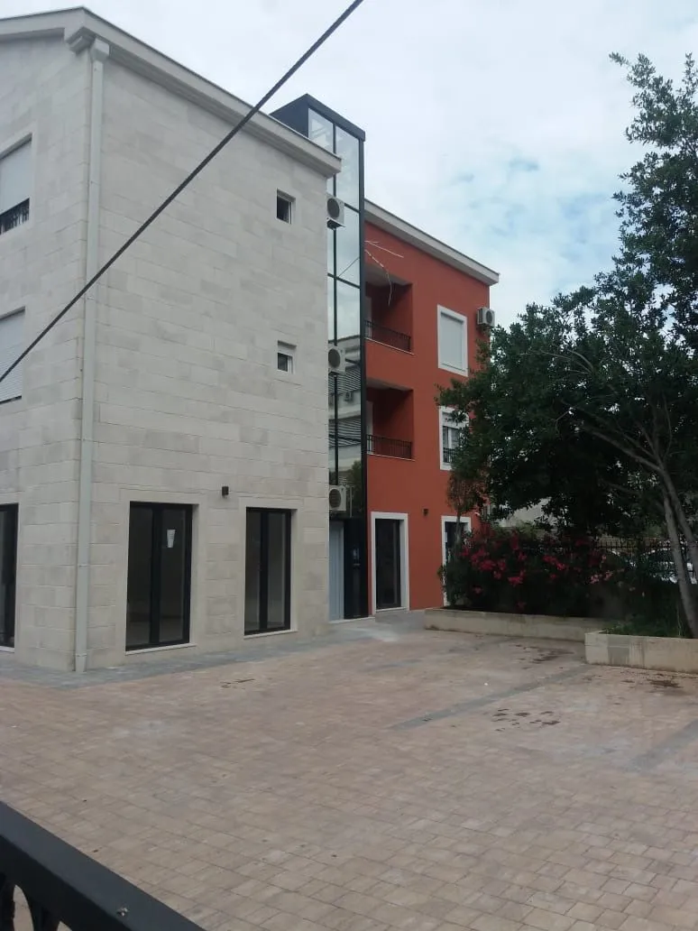 Rent, office space, 80m², Dobrota, Kotor