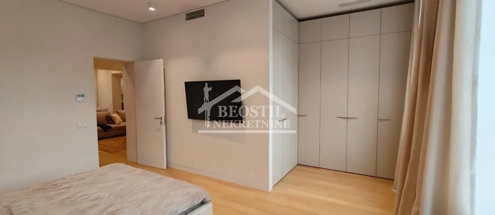 Sale, four bedroom apartment, 133m², Stari Grad, Beograd