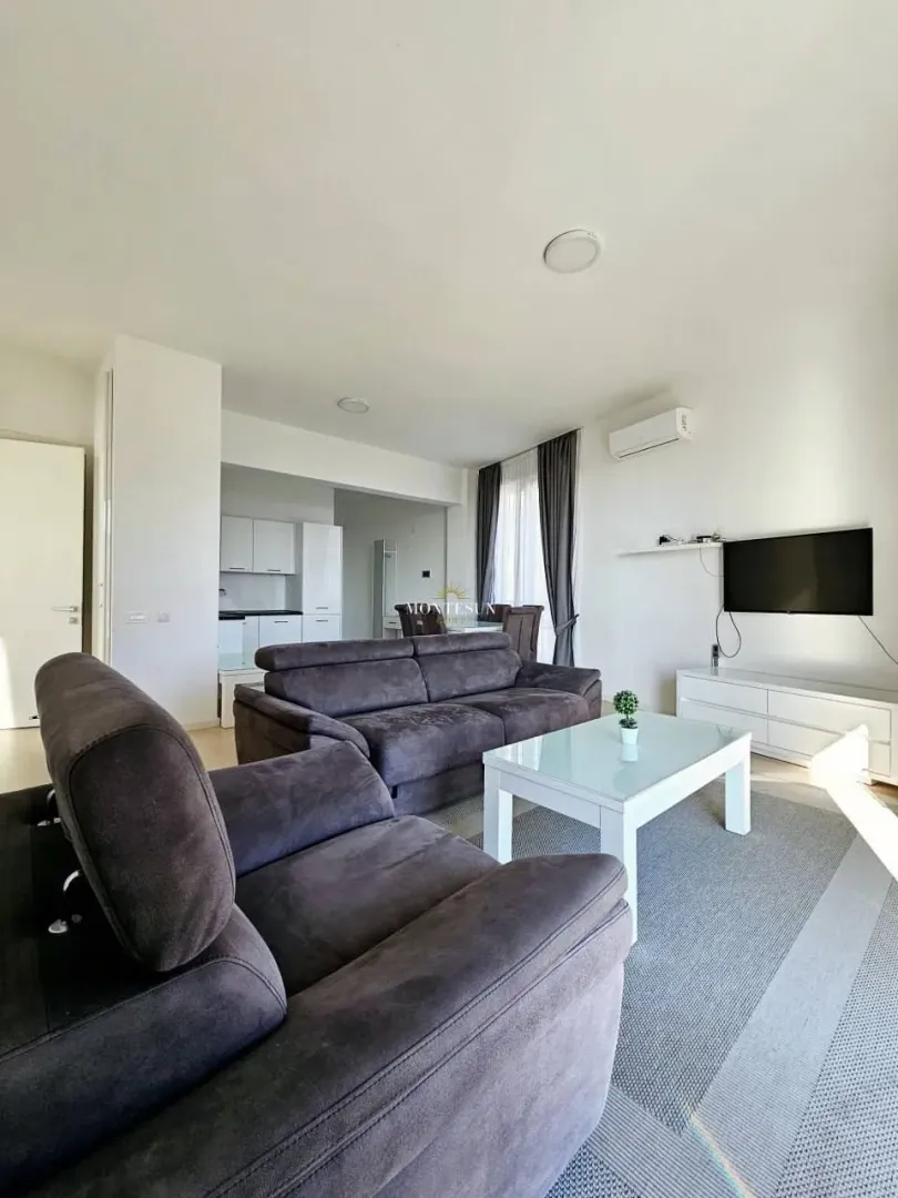 Rent, two bedroom apartment, 65m², Bečići, Budva