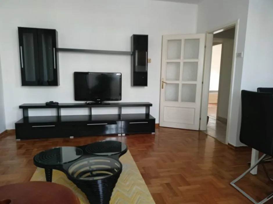 Izdavanje, trosoban stan, 80m², Centar, Podgorica