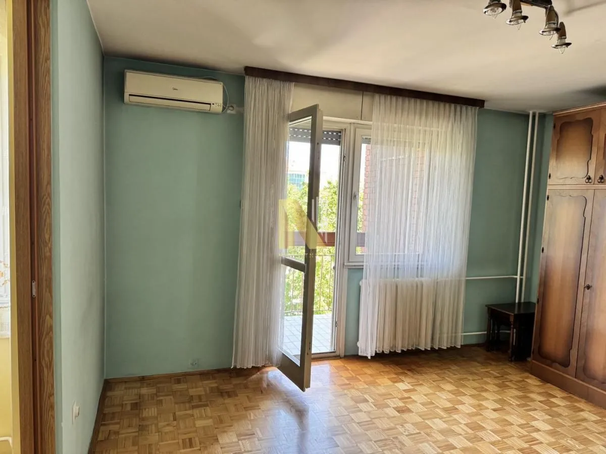 Prodaja, trosoban stan, 74m², Bulevar Oslobodjenja, Novi Sad Sve Podlokacije