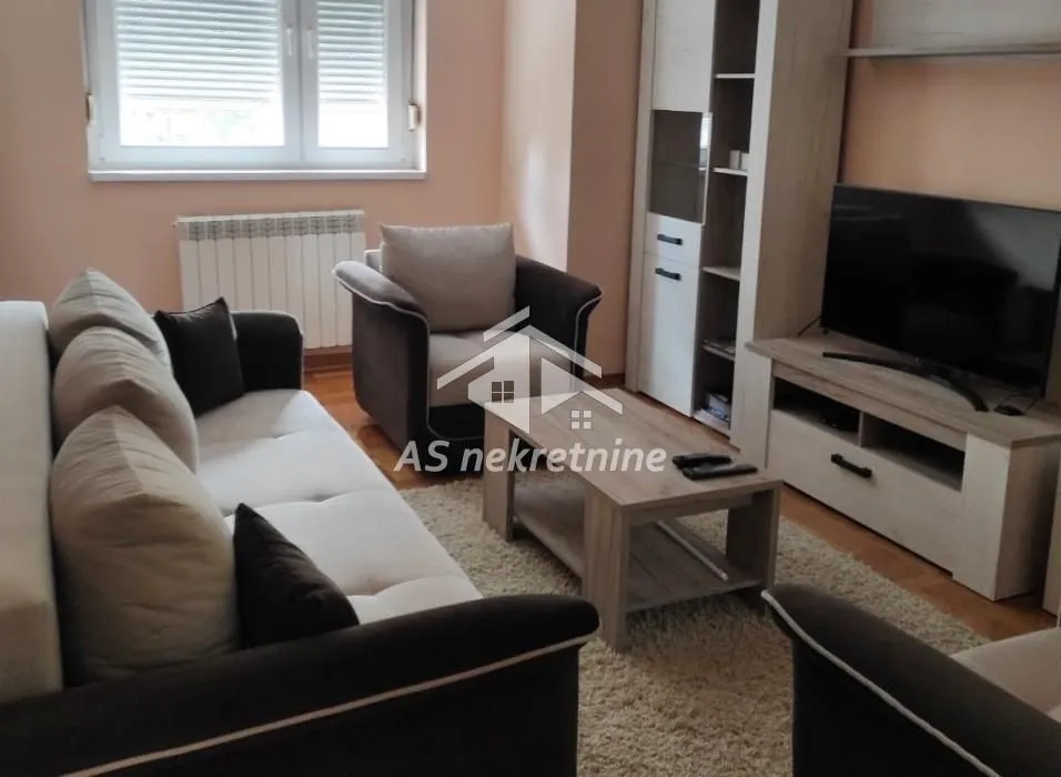 Izdavanje, trosoban stan, 80m², Lion, Zvezdara Sve Podlokacije