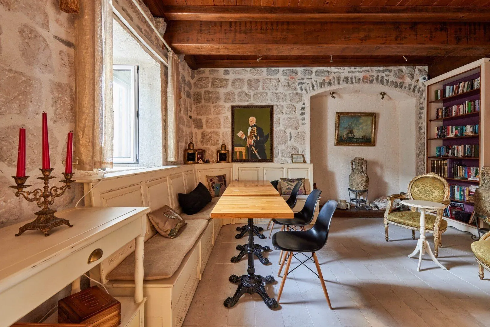 Rent, house, 2117m², Kotor, Crna Gora
