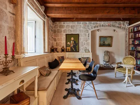 Rent, house, 2117m², Kotor, Crna Gora - image 22
