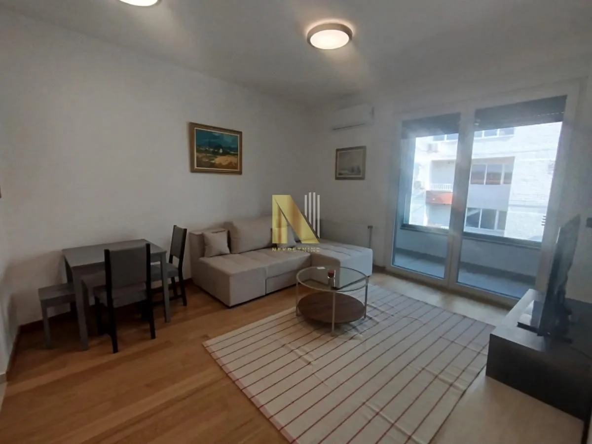Izdavanje, dvosoban stan, 43m², Grbavica, Novi Sad Sve Podlokacije