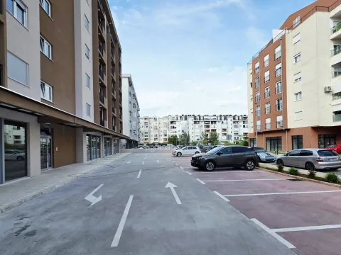 Prodaja, jednosoban stan, 42m², Stari Aerodrom, Podgorica - image 17