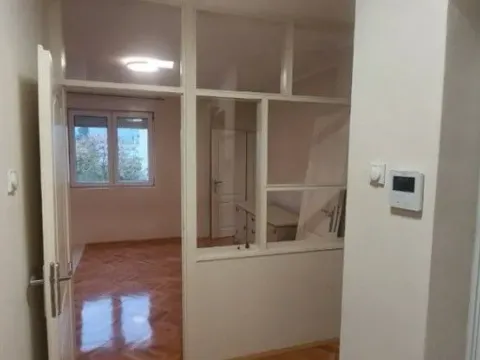 Izdavanje, poslovni prostor, 89m², Centar, Podgorica - image 2