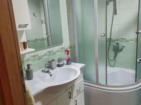 Izdavanje, jednosoban stan, 47m², Centar, Budva - image 3