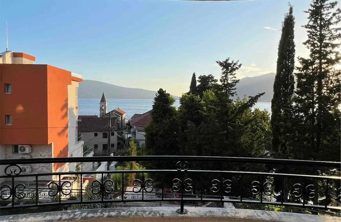 Izdavanje, stan, 30m², Tivat, Crna Gora