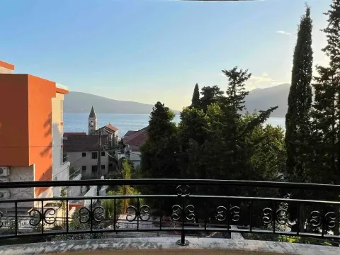 Izdavanje, stan, 30m², Tivat, Crna Gora