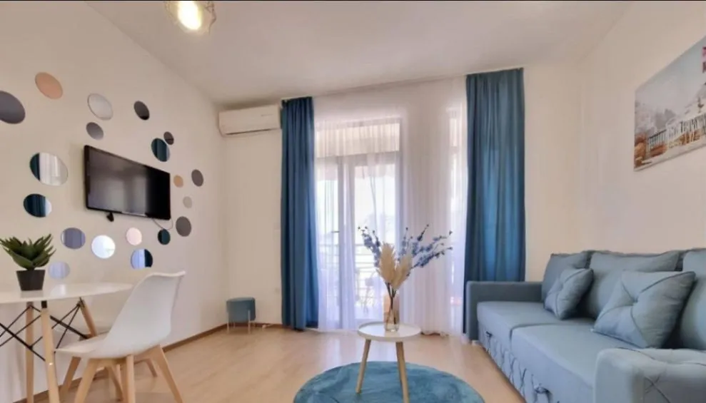 Rent, studio apartment, 30m², Bečići, Budva